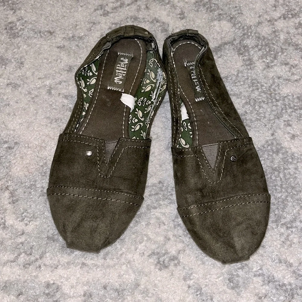 Women’s Slip On Flats